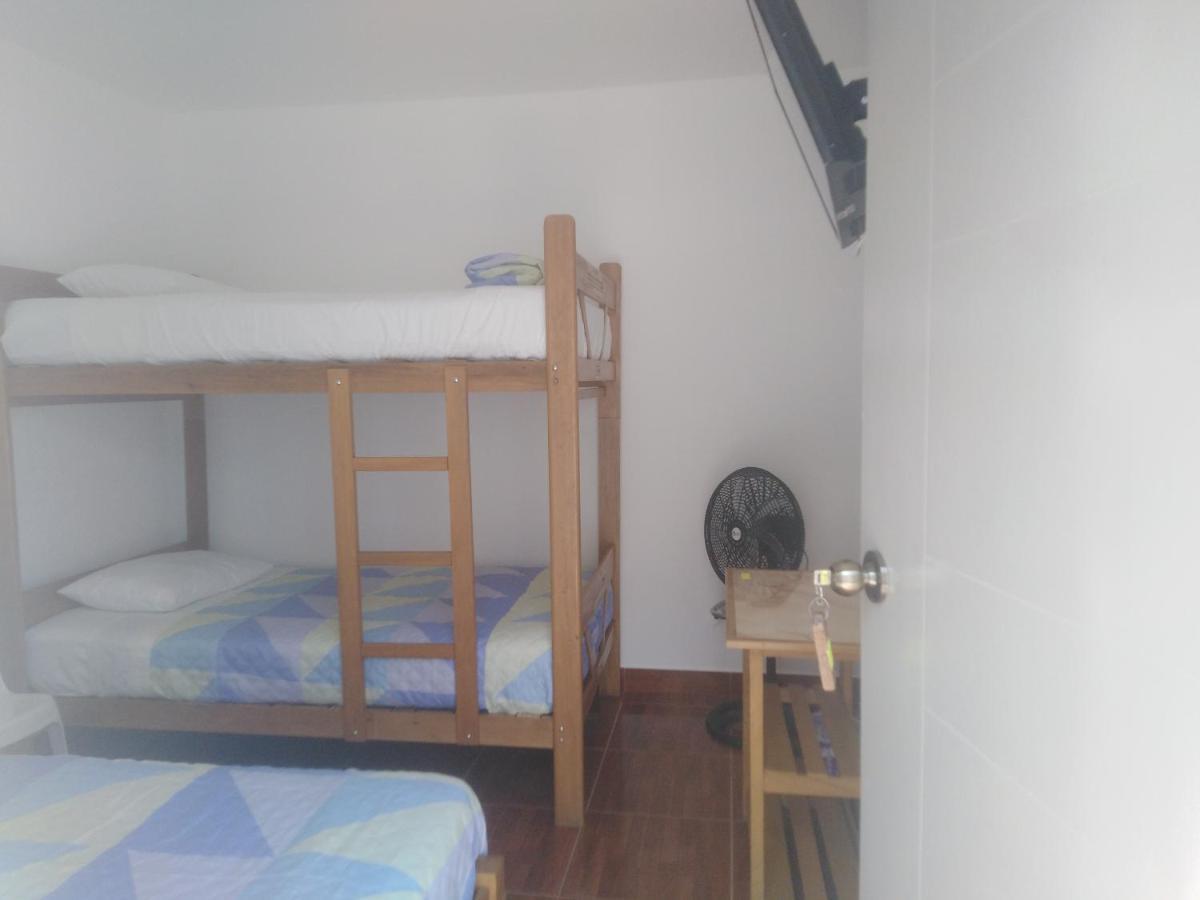 Hospedaje El Buen Samaritano 파라카스 외부 사진